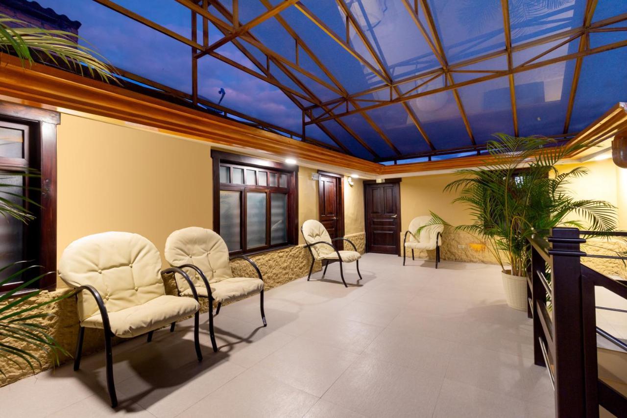 Hotel Majestic 2 By Hhg Cuenca Bagian luar foto