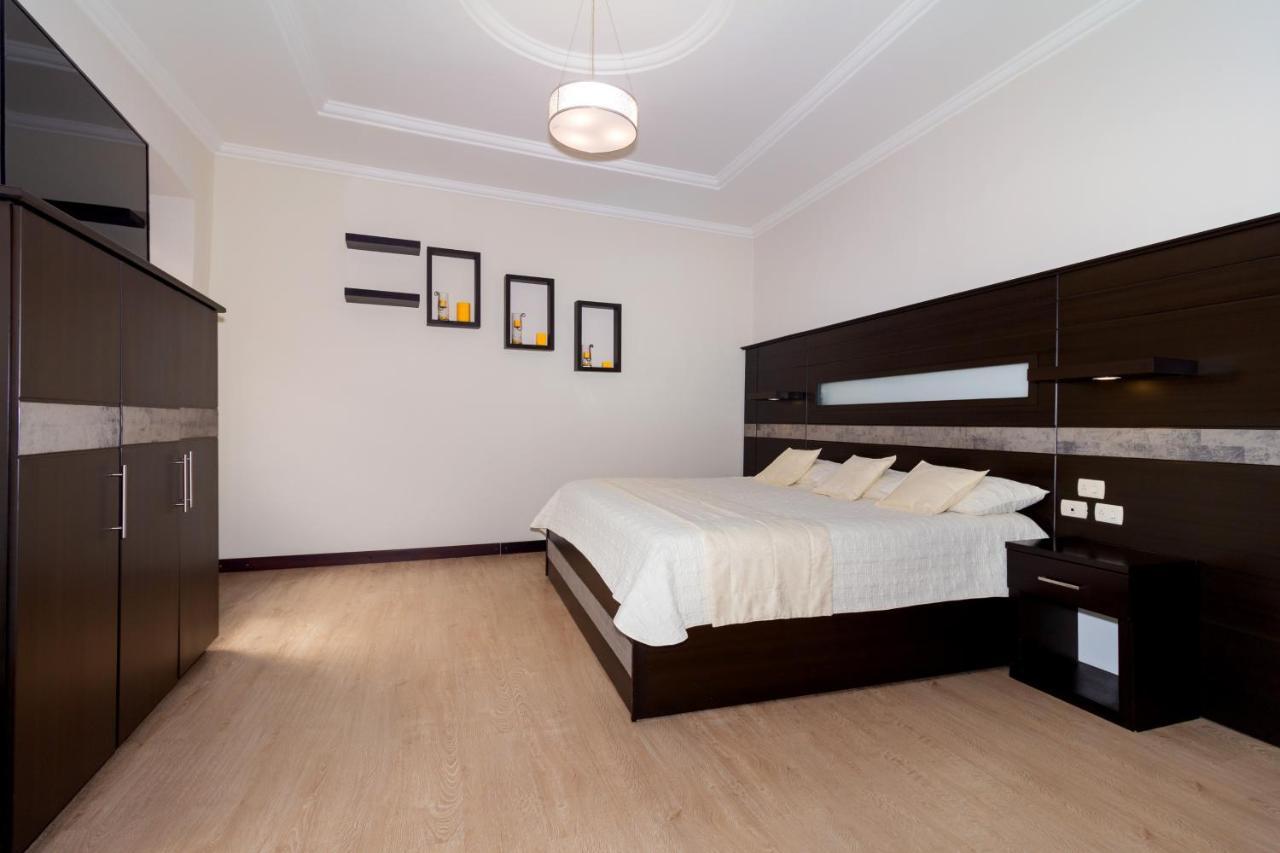 Hotel Majestic 2 By Hhg Cuenca Bagian luar foto