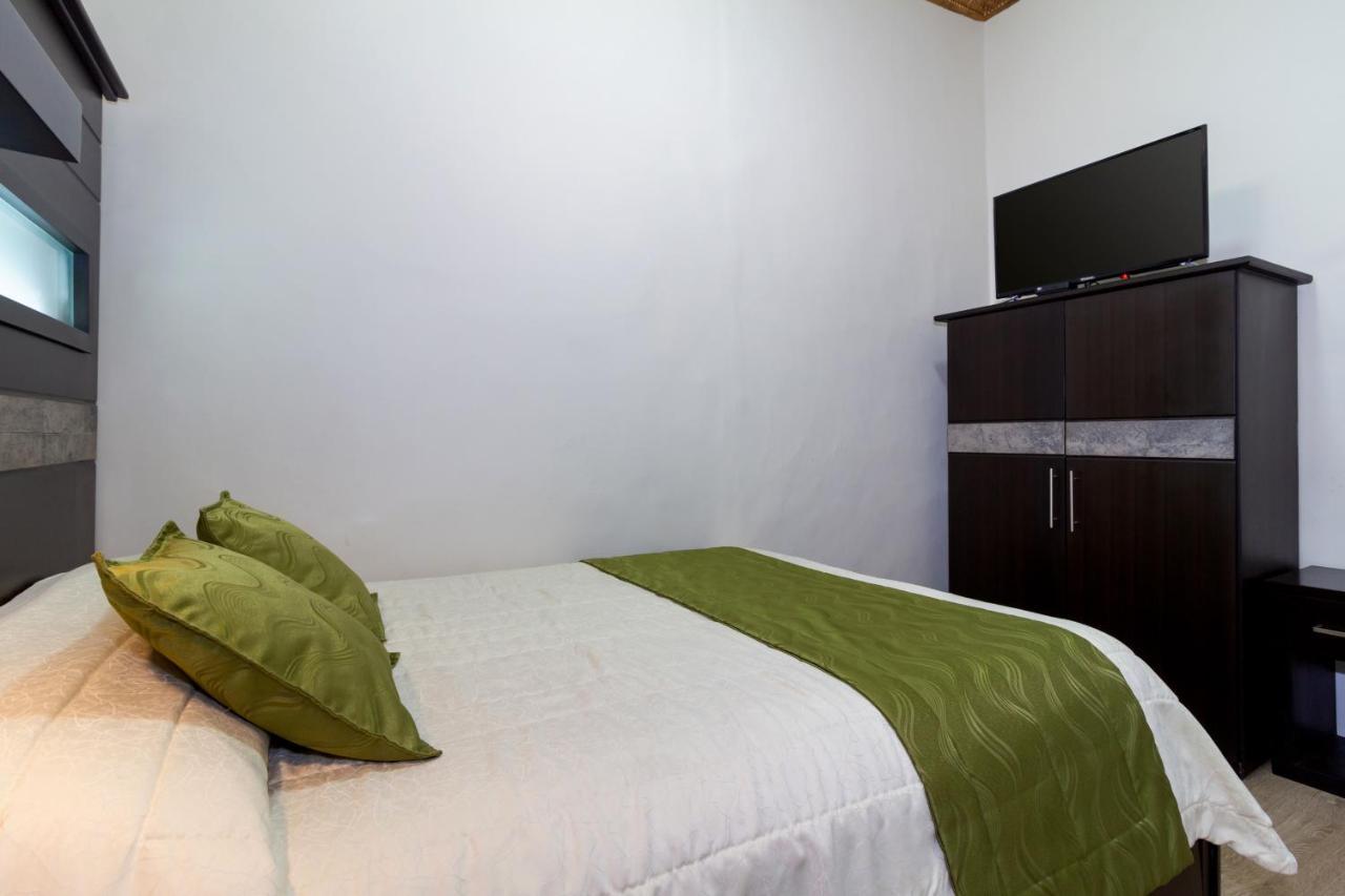 Hotel Majestic 2 By Hhg Cuenca Bagian luar foto
