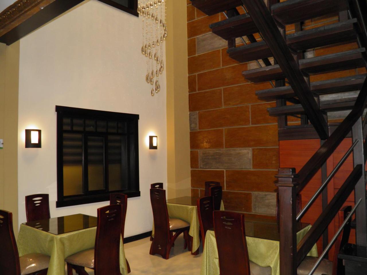 Hotel Majestic 2 By Hhg Cuenca Bagian luar foto