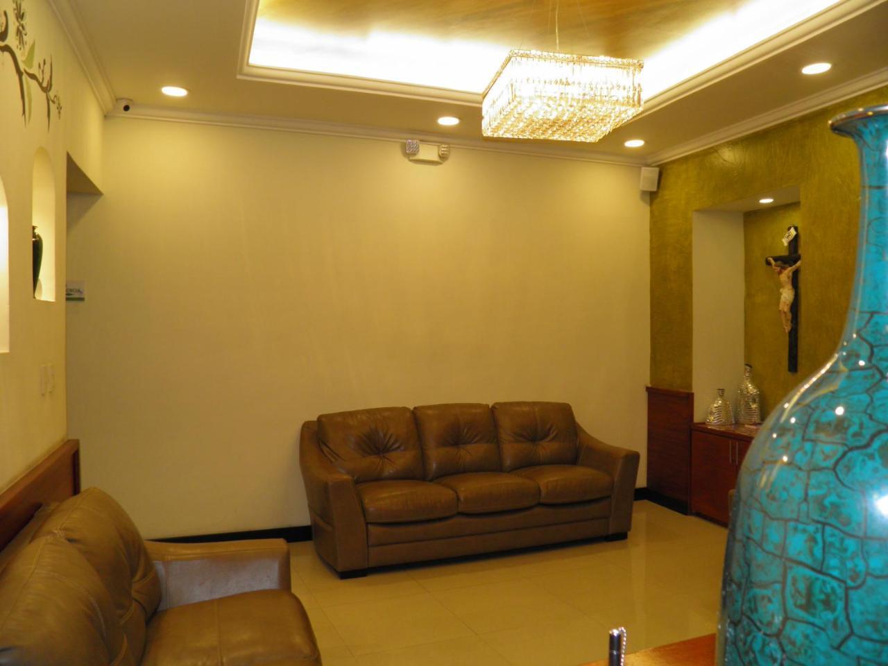 Hotel Majestic 2 By Hhg Cuenca Bagian luar foto