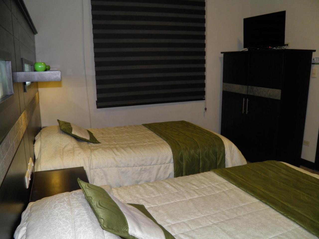 Hotel Majestic 2 By Hhg Cuenca Bagian luar foto
